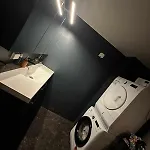 In With 3 Bedrooms, 6 Beds 1 *