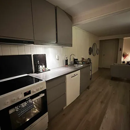 In With 3 Bedrooms, 6 Beds 1