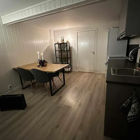 In With 3 Bedrooms, 6 Beds 1 Apartment