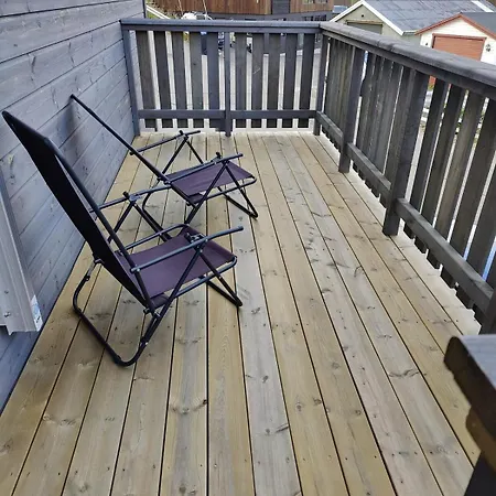 In With 3 Bedrooms, 6 Beds 1