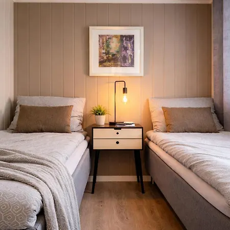In With 3 Bedrooms, 6 Beds 1 Appartement