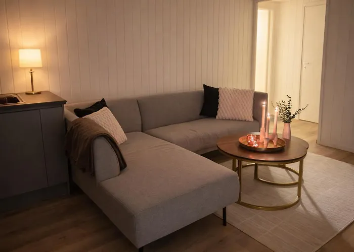 Apartmán In With 3 Bedrooms, 6 Beds 1 Harstad
