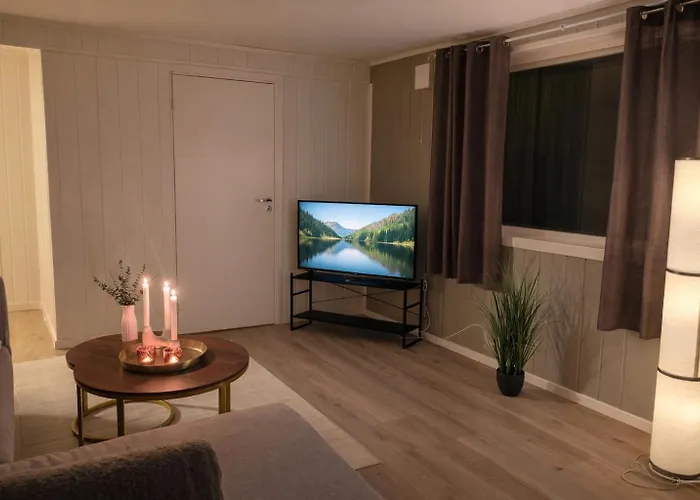 Apartmán In With 3 Bedrooms, 6 Beds 1 Harstad